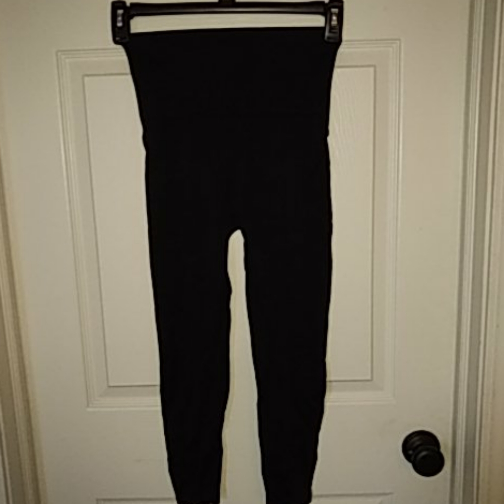 Zenana Outfitters Seamless Capri Leggings Black S